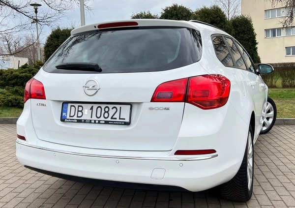 Opel Astra cena 22599 przebieg: 186000, rok produkcji 2012 z Wałbrzych małe 407